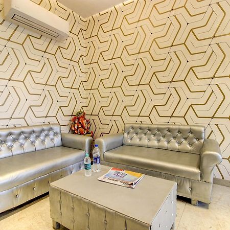 ホテル Super Townhouse Oak Aurelia Grand ラクナウ エクステリア 写真