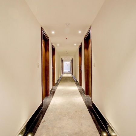 ホテル Super Townhouse Oak Aurelia Grand ラクナウ エクステリア 写真