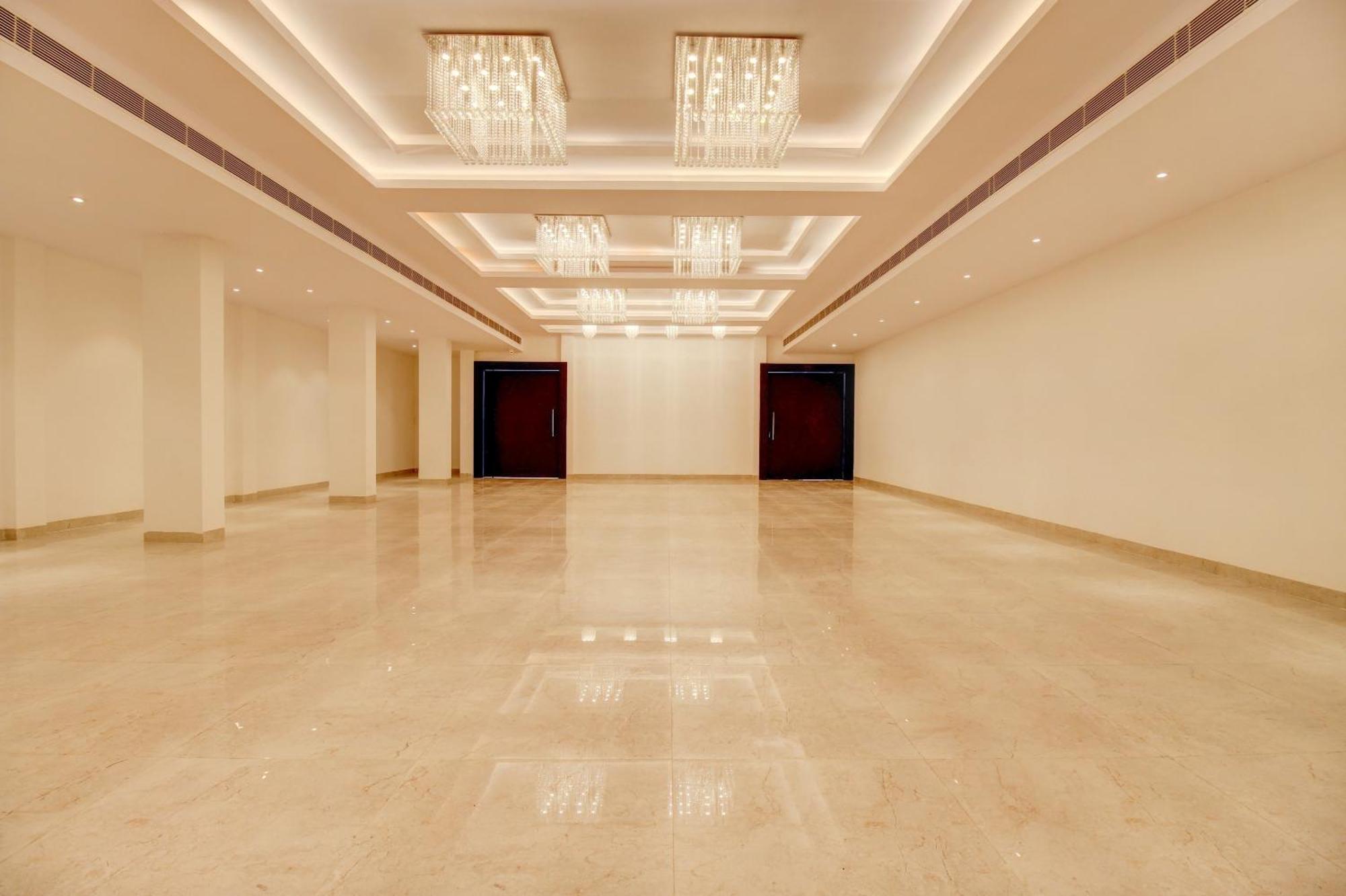 ホテル Super Townhouse Oak Aurelia Grand ラクナウ エクステリア 写真