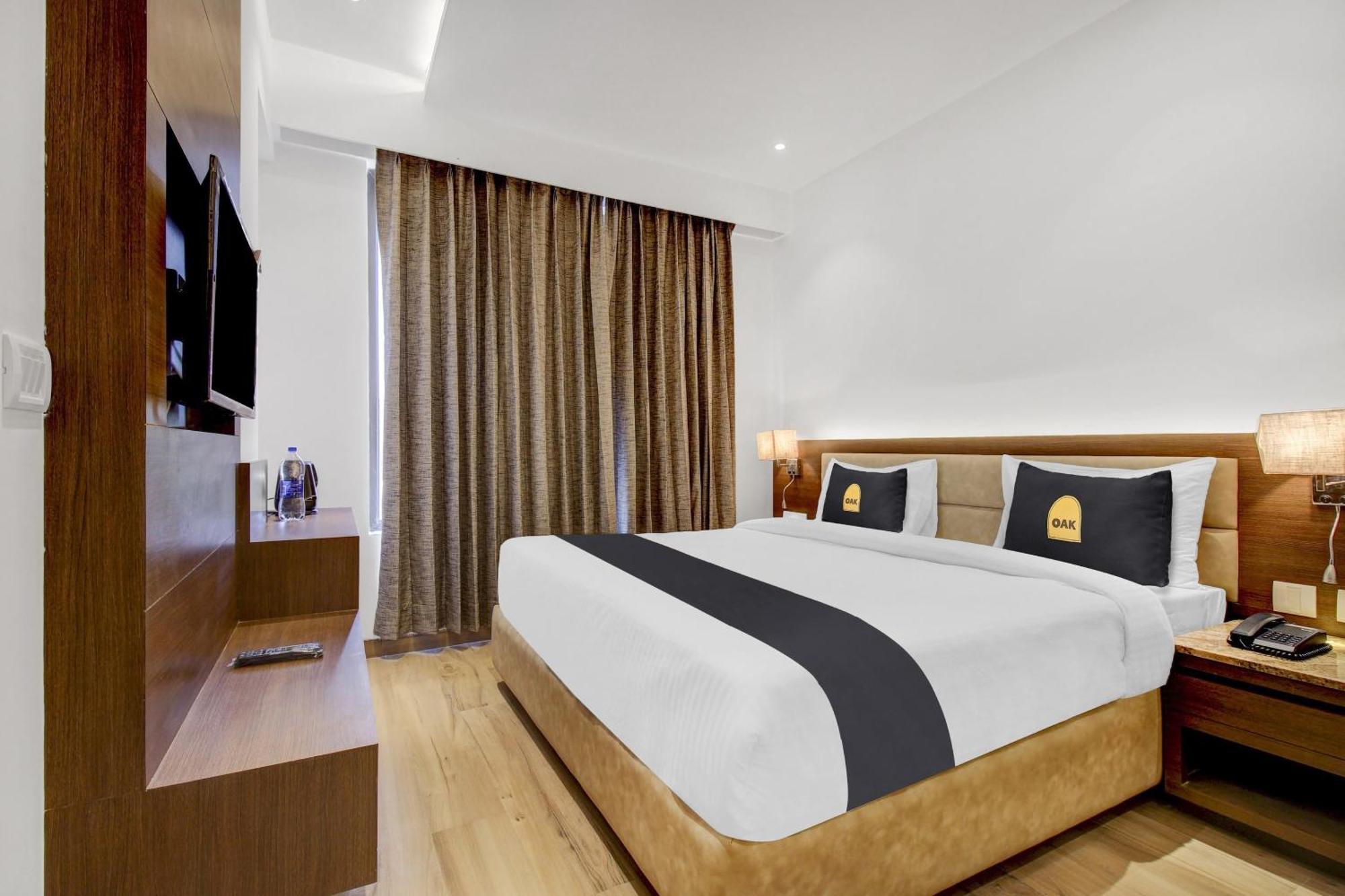ホテル Super Townhouse Oak Aurelia Grand ラクナウ エクステリア 写真