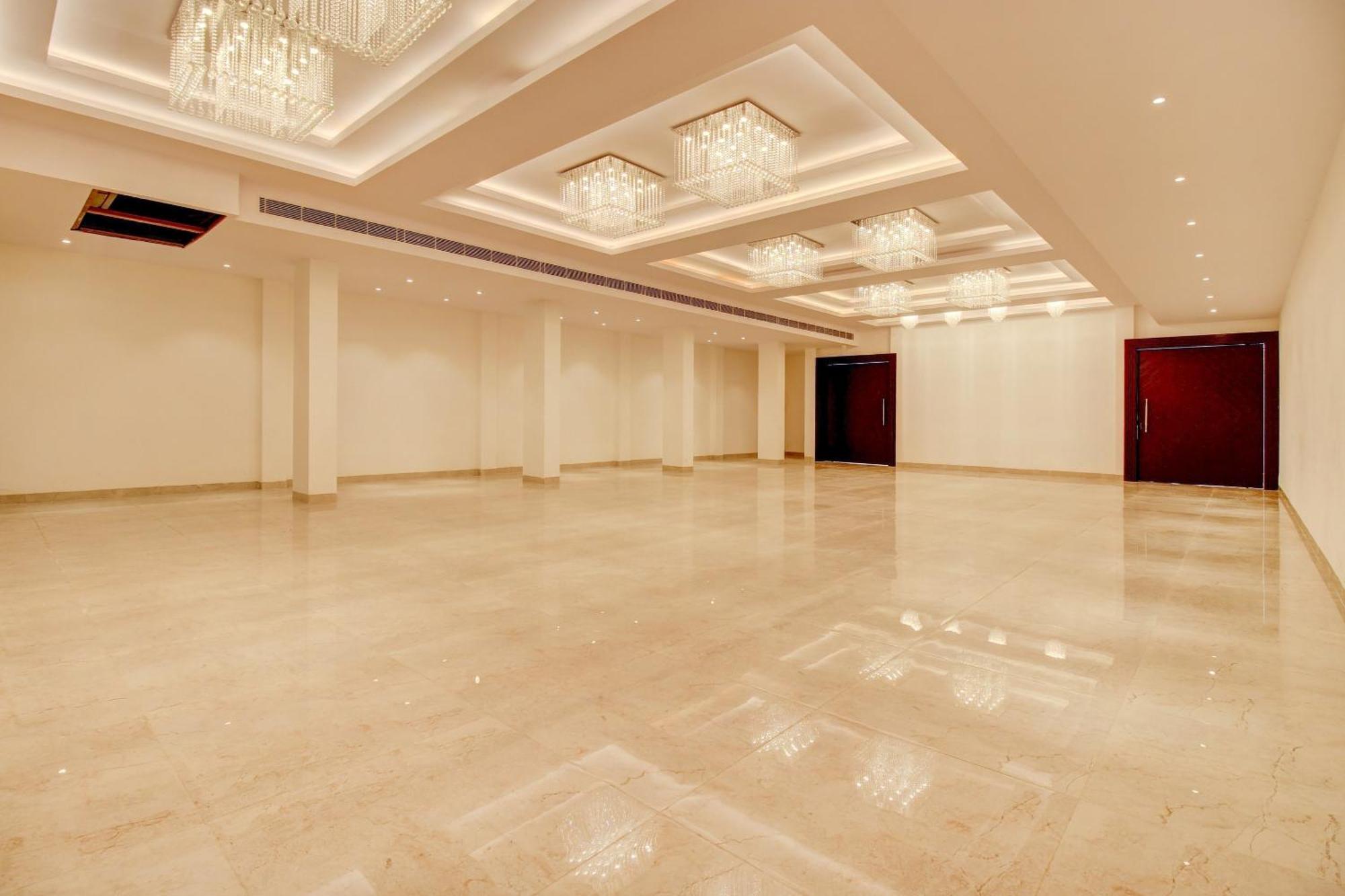 ホテル Super Townhouse Oak Aurelia Grand ラクナウ エクステリア 写真