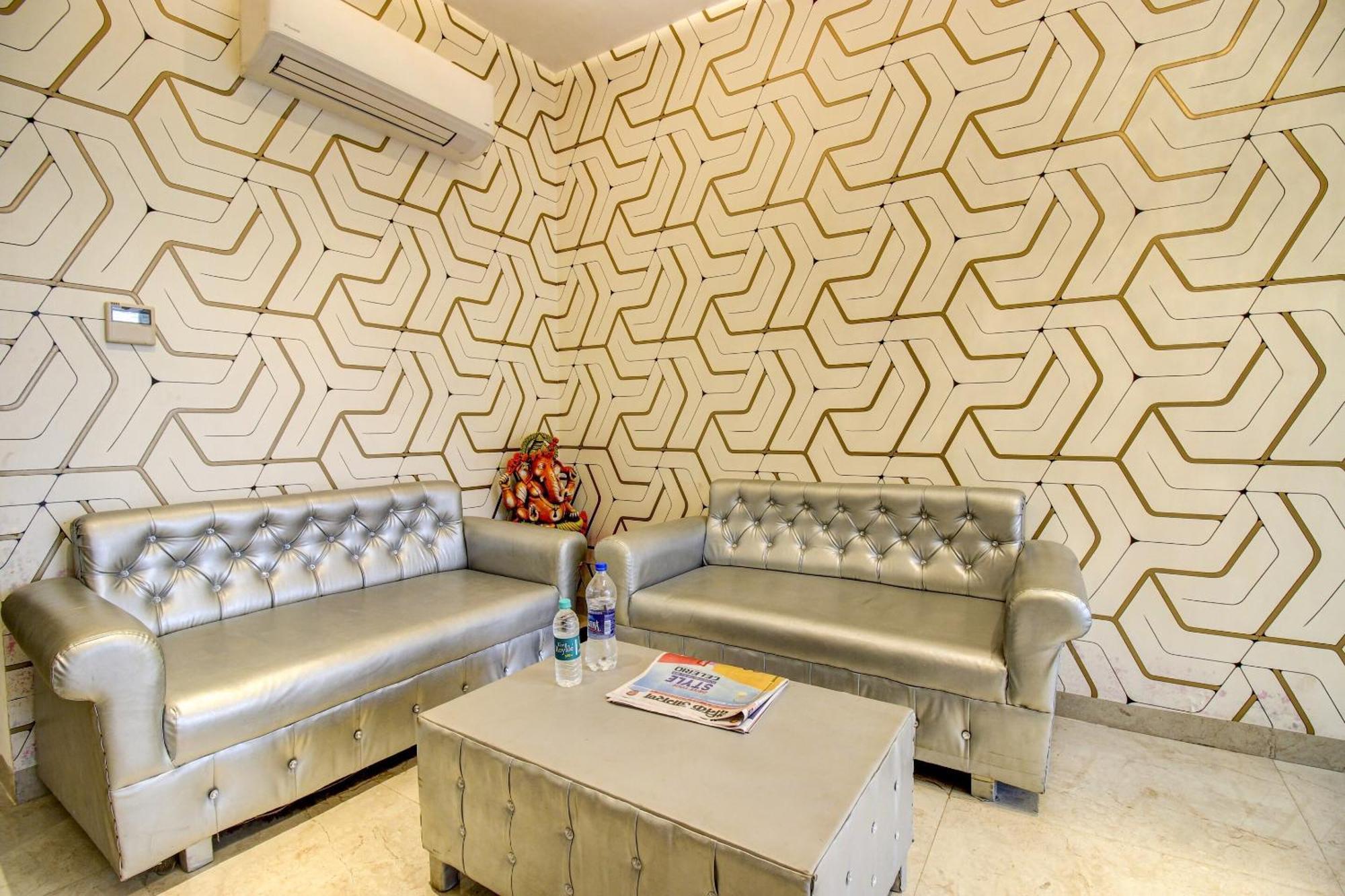 ホテル Super Townhouse Oak Aurelia Grand ラクナウ エクステリア 写真